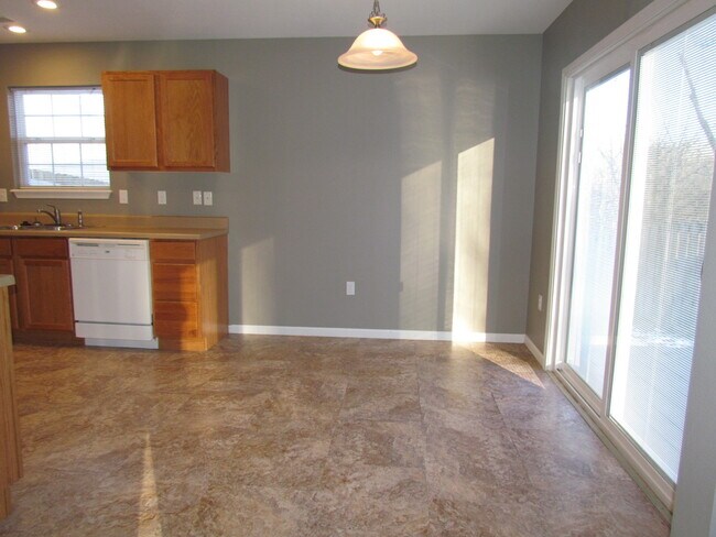 Building Photo - 15908 Tracker Ln