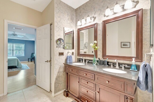 Building Photo - 14211 W La Sedona Cir