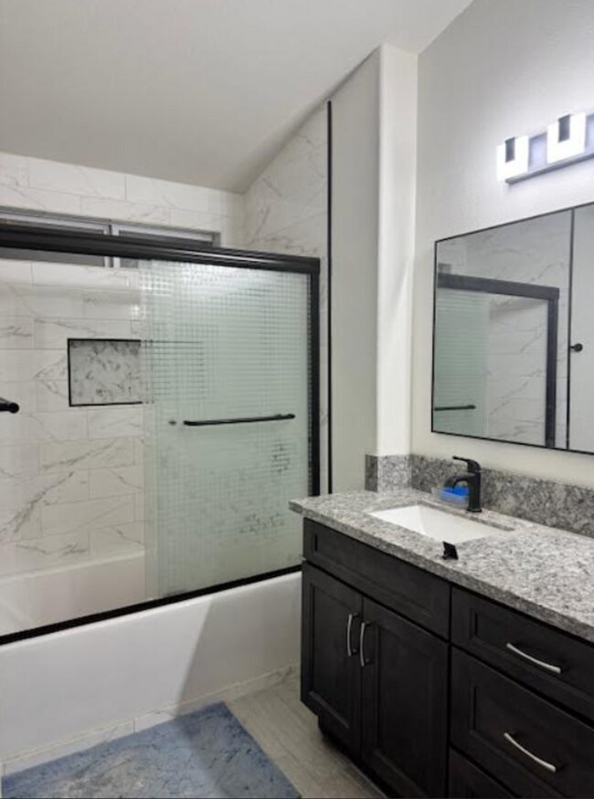 Building Photo - Beautiful 3-bedroom, 2-bathroom home located in Oxnard, CA.