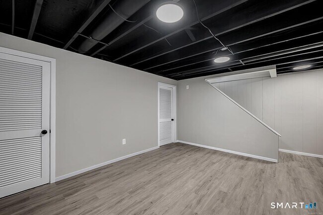 Building Photo - 2 Butternut Dr