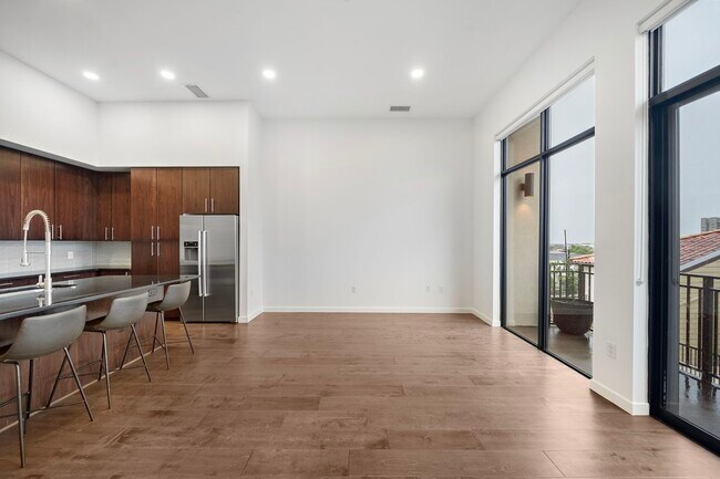 Building Photo - 4820 Caroline St