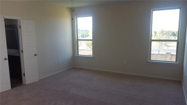 Building Photo - 9404 Hunter Ln