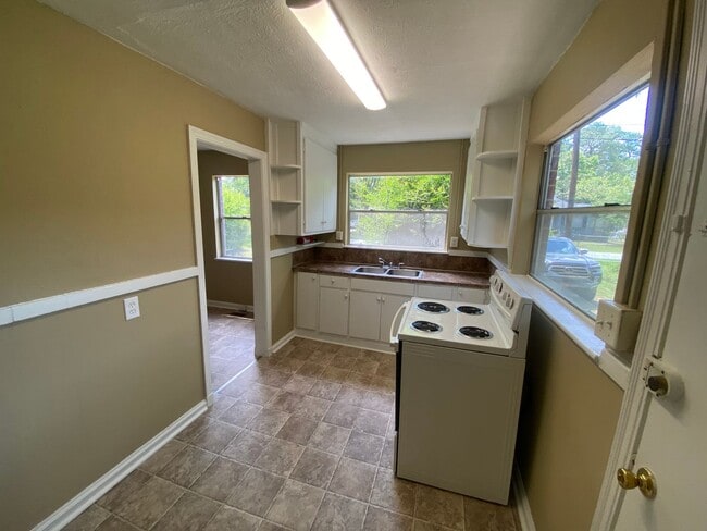 Building Photo - 3129 Baker Cir