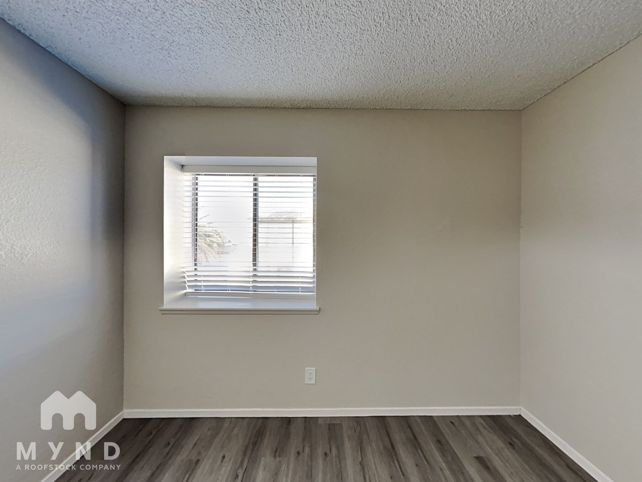 Building Photo - 6824 W Sheffield Dr