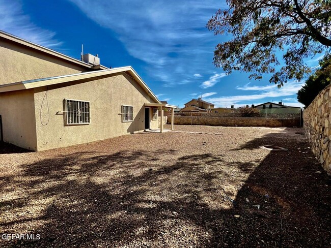 Building Photo - 12752 Tierra Salas Dr