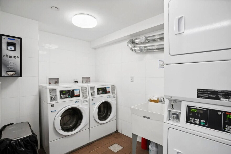 Building Photo - 125 E 83rd St