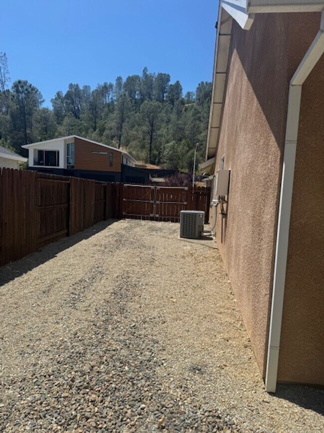 Building Photo - Stunning Westside Home with Landscaping!