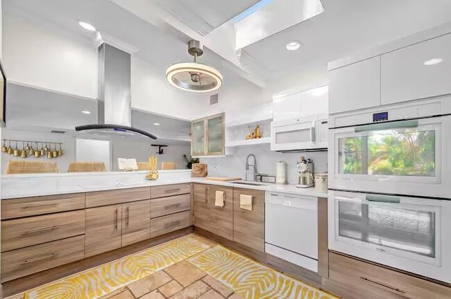 Building Photo - 2780 NE 16th St