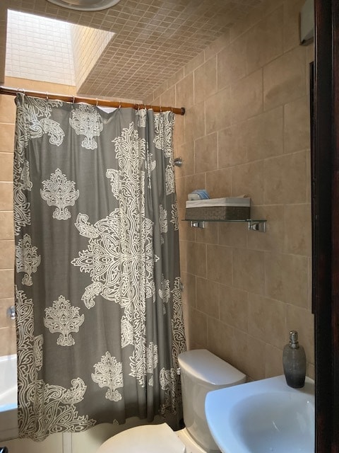 Bathroom with shower and jetted tub - 4302 5th Ave