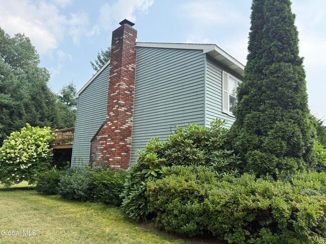 Building Photo - 12 Lakewood Dr