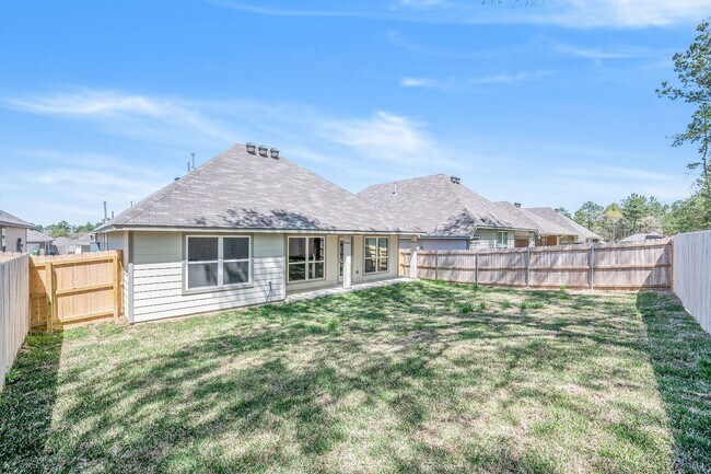 Building Photo - 4 Bedroom- Like New Home in Sterling Ridge...