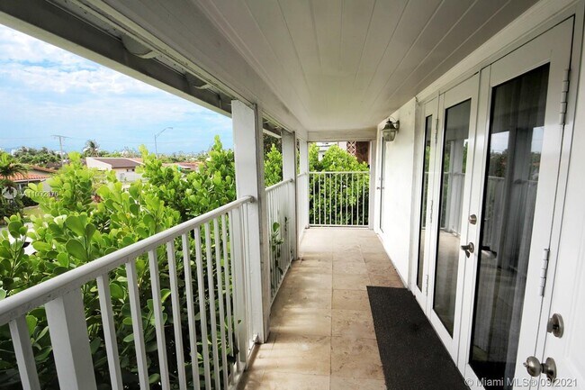 Building Photo - 8951 Harding Ave