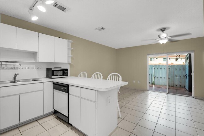 Building Photo - 6263 SW 139th Ave