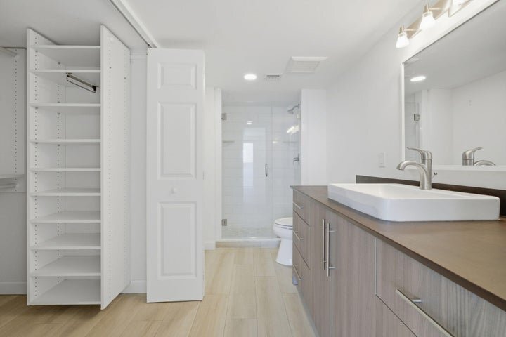 Building Photo - 3901 S Flagler Dr