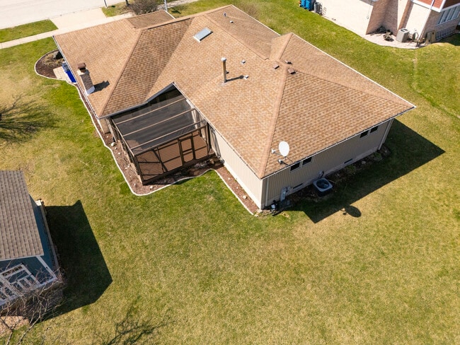 Building Photo - 16527 Orange Ave
