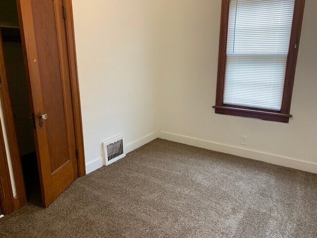 Building Photo - 1212 W Nowland Ave