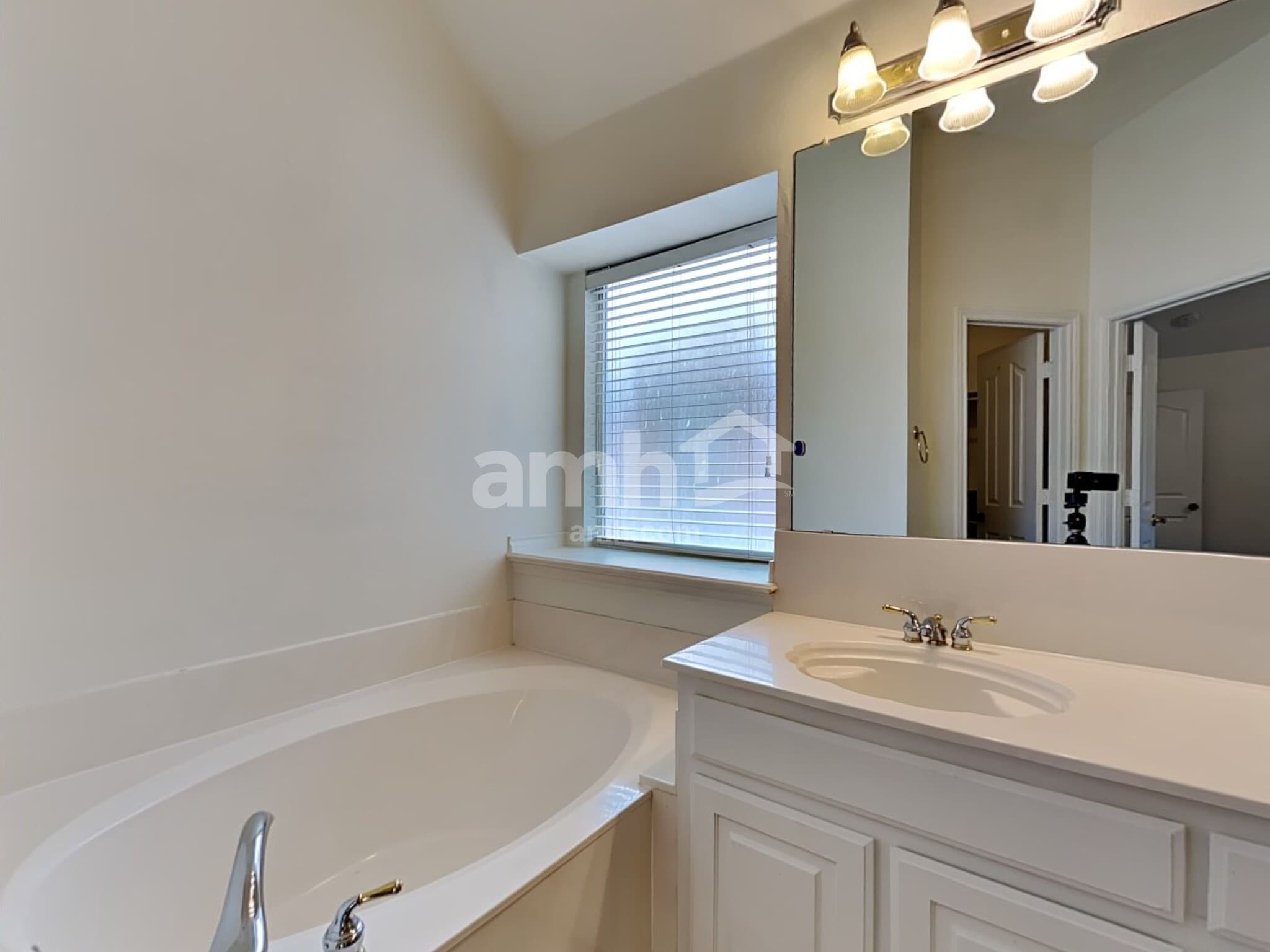 Building Photo - 6308 Fall River Dr