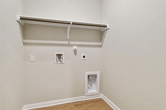 Building Photo - 170 Schrader Dr