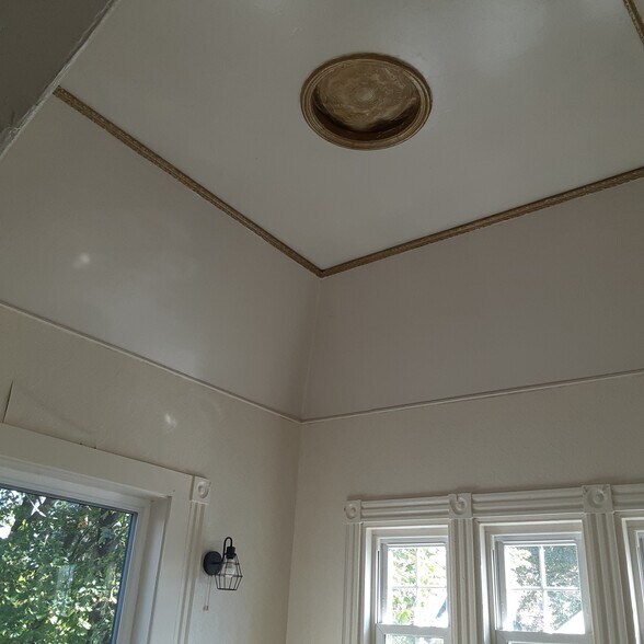 Building Photo - 105 Somerset St