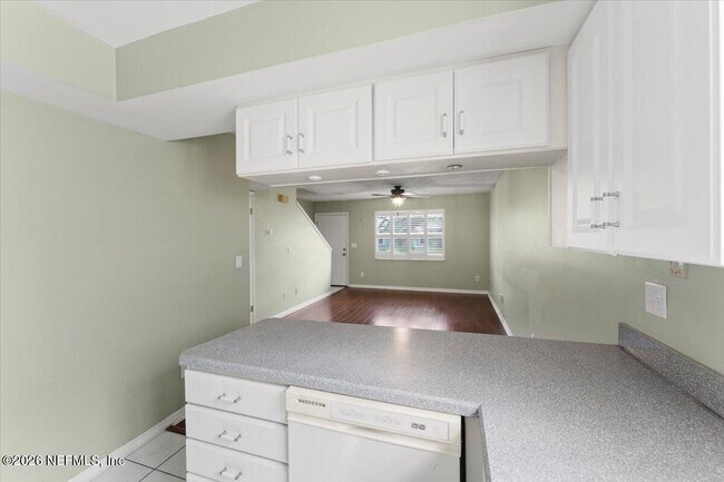 Building Photo - 105 Rio Del Mar St