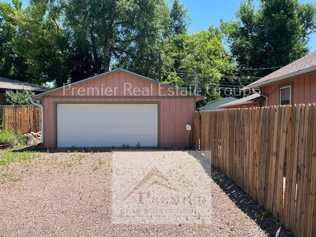 Building Photo - 2021 N El Paso St