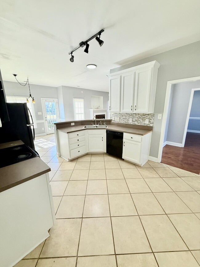 Building Photo - 3007 Hemby Commons Pkwy