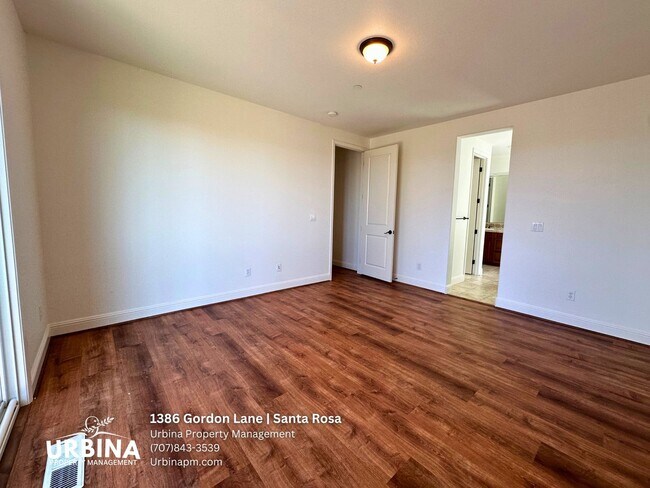 Building Photo - 1386 Gordon Ln