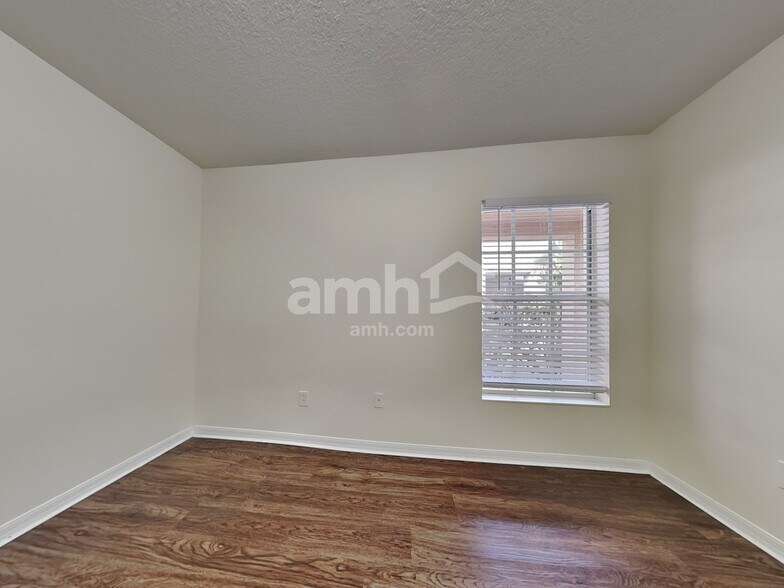 Building Photo - 8431 Deer Chase Dr