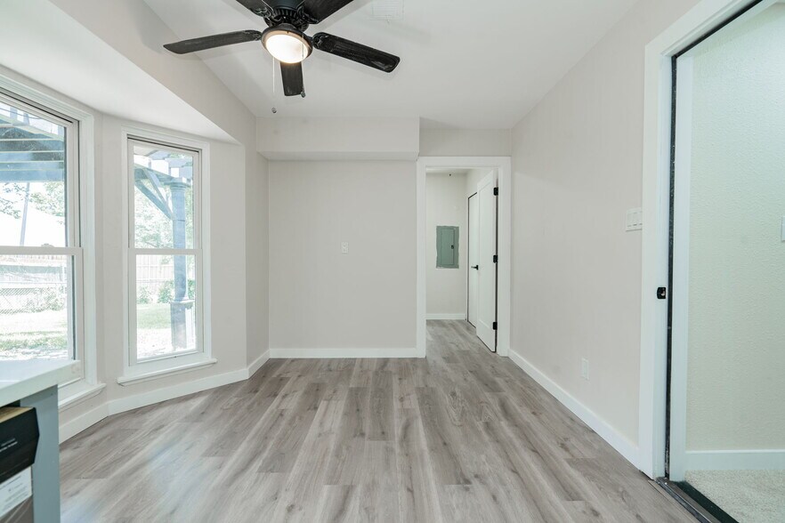 Building Photo - 3733 Magnolia Dr