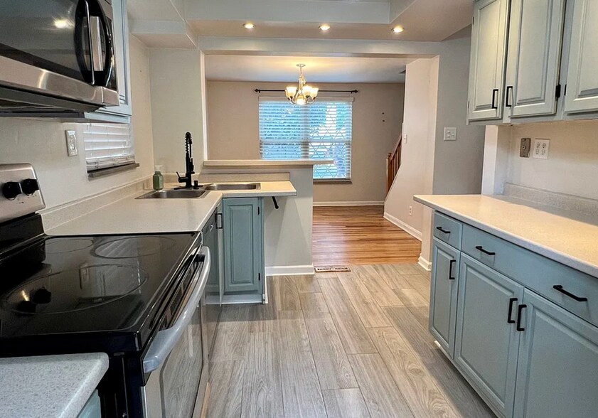 Building Photo - 716 Vallevista Ave