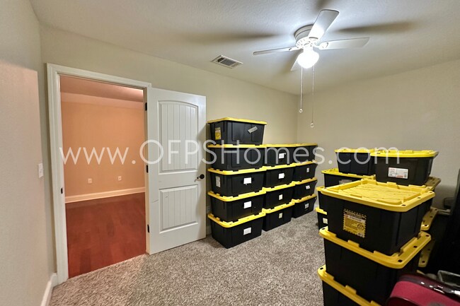 Building Photo - AVAILABLE IN AUG! 5BR/3BA IN S. CRESTVIEW