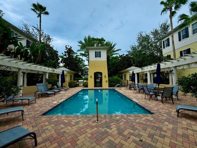 Building Photo - 319 Flamingo Dr