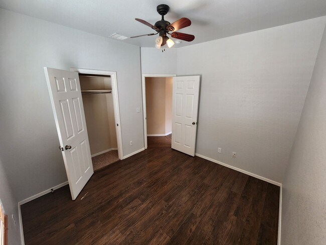 Building Photo - 5859 Habanero Dr