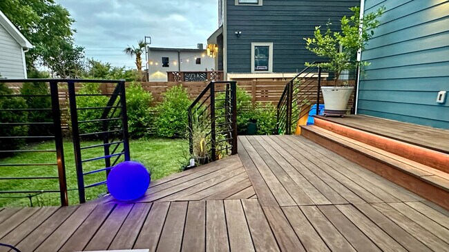 Building Photo - 64 Daniel St SE