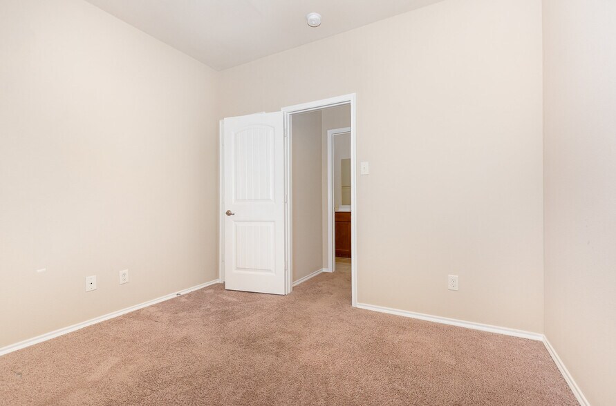Building Photo - 8813 Deadwood Ln