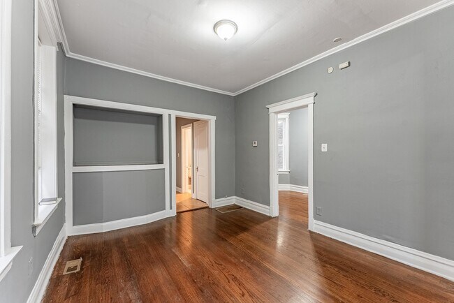 Building Photo - 1426 S Avers Ave