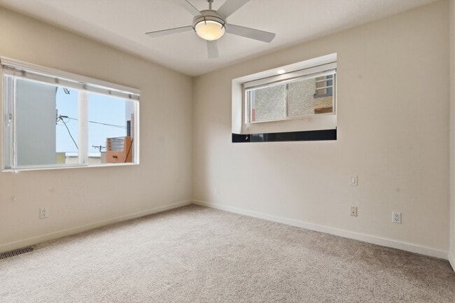 Building Photo - 207 42nd St