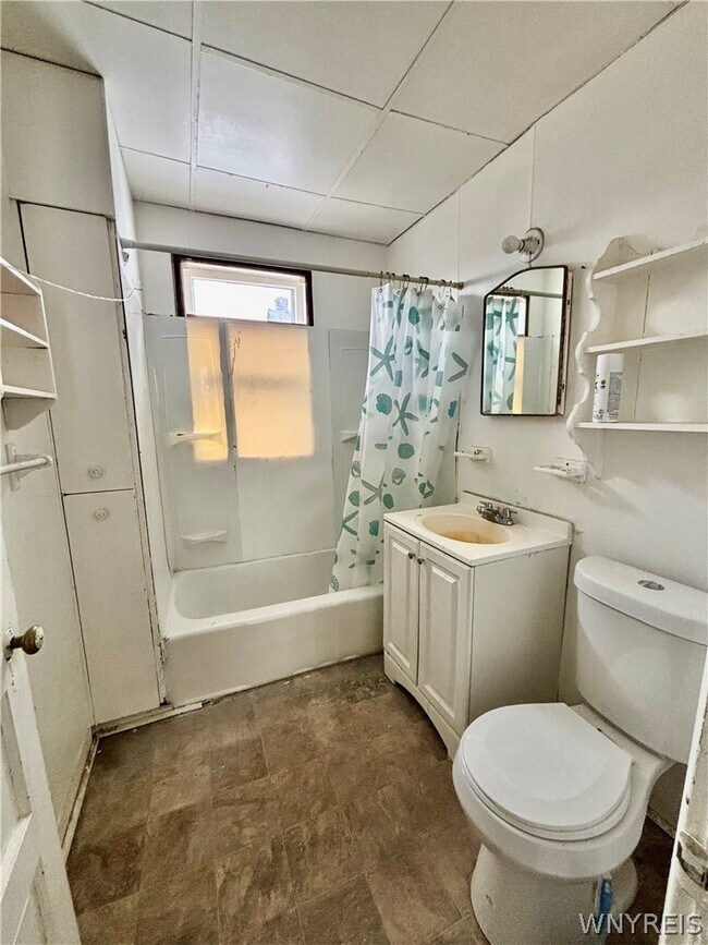 Building Photo - 2445 Bailey Ave