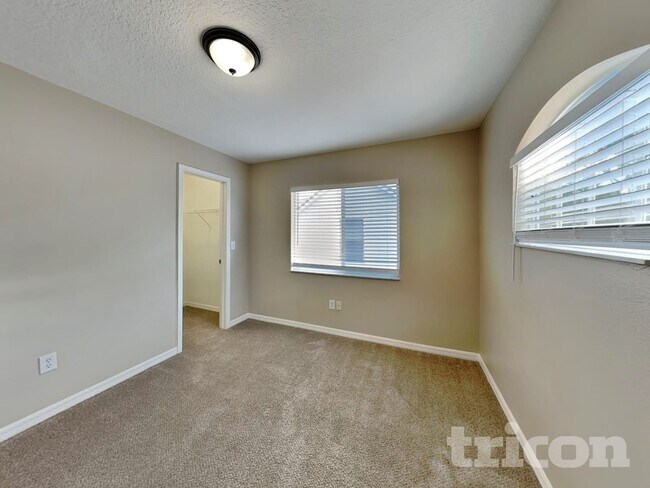 Building Photo - 6137 Skylarkcrest Dr