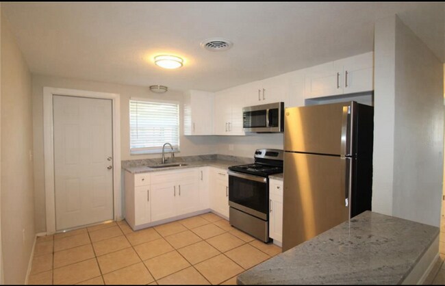 Building Photo - 605 Osceola Rd