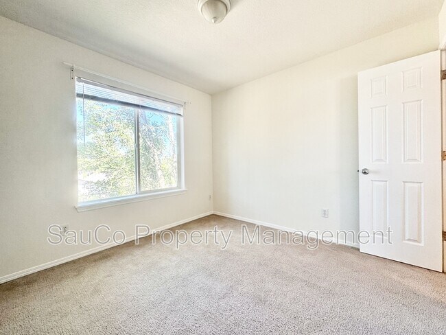Building Photo - 12405 SW Cady Ln