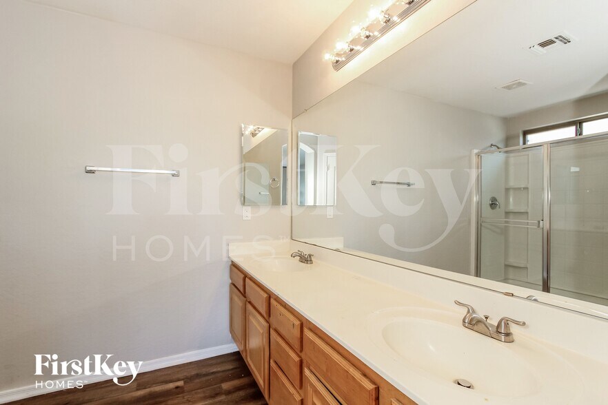 Building Photo - 6724 S 49th Dr