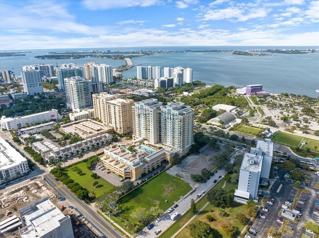 Building Photo - 800 N Tamiami Trl