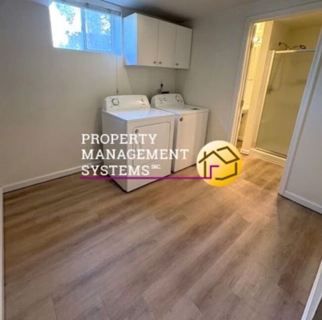 Building Photo - 3 Bed / 2 Bath Duplex in Sugarhouse!