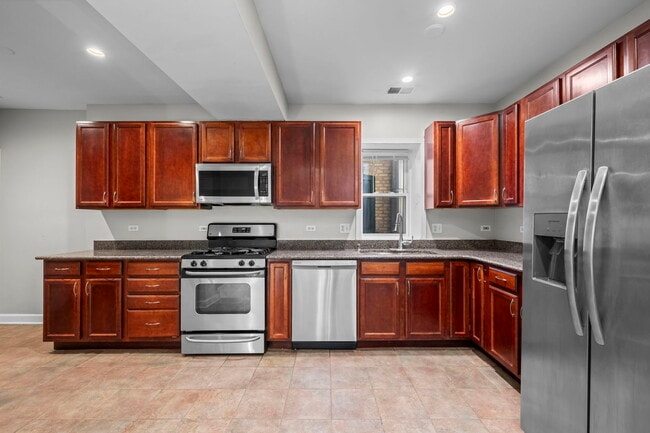 Building Photo - 9100 Lamon Ave