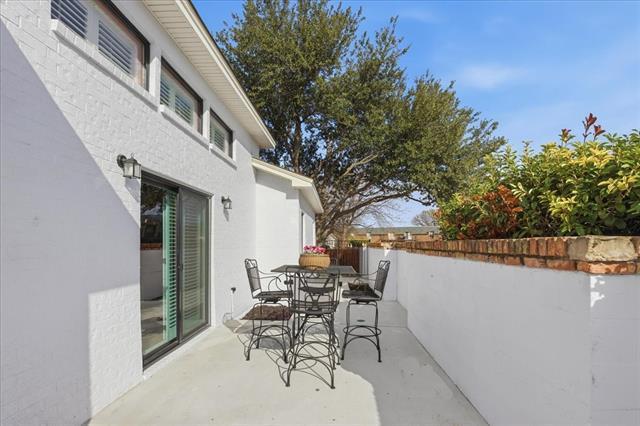 Building Photo - 22 1 Main Pl