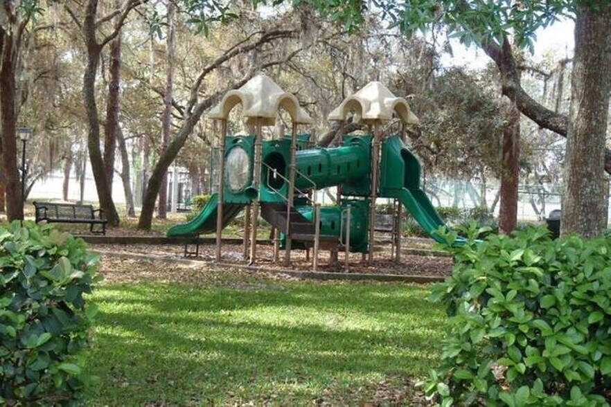 Building Photo - 7802 Laurel Oak Ln