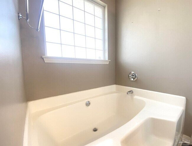 Building Photo - 6425 Sarasota St