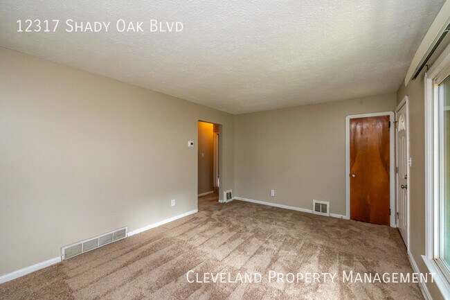 Building Photo - Updated Garfield Hts Bungalow