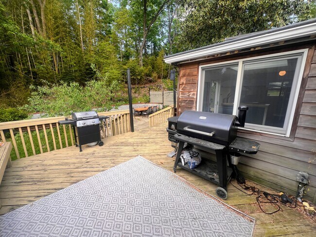 Building Photo - 5602 Hawthorne St